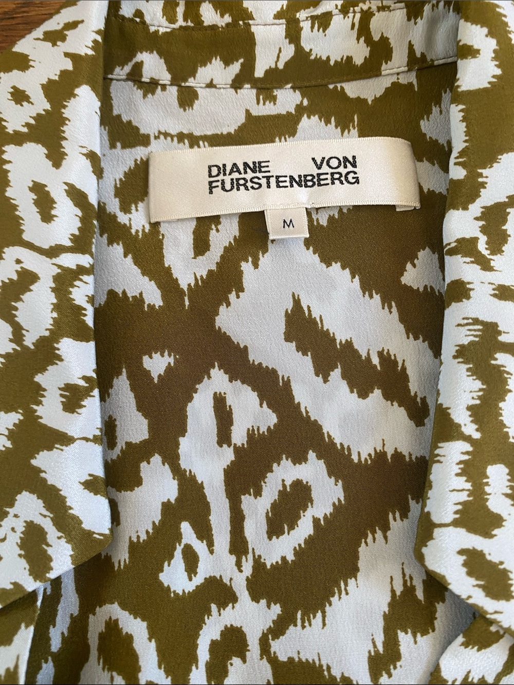 Diane Von Furstenberg Debbie Leopard Print Wrap Silk Top EUC Size M - Picture 5 of 7